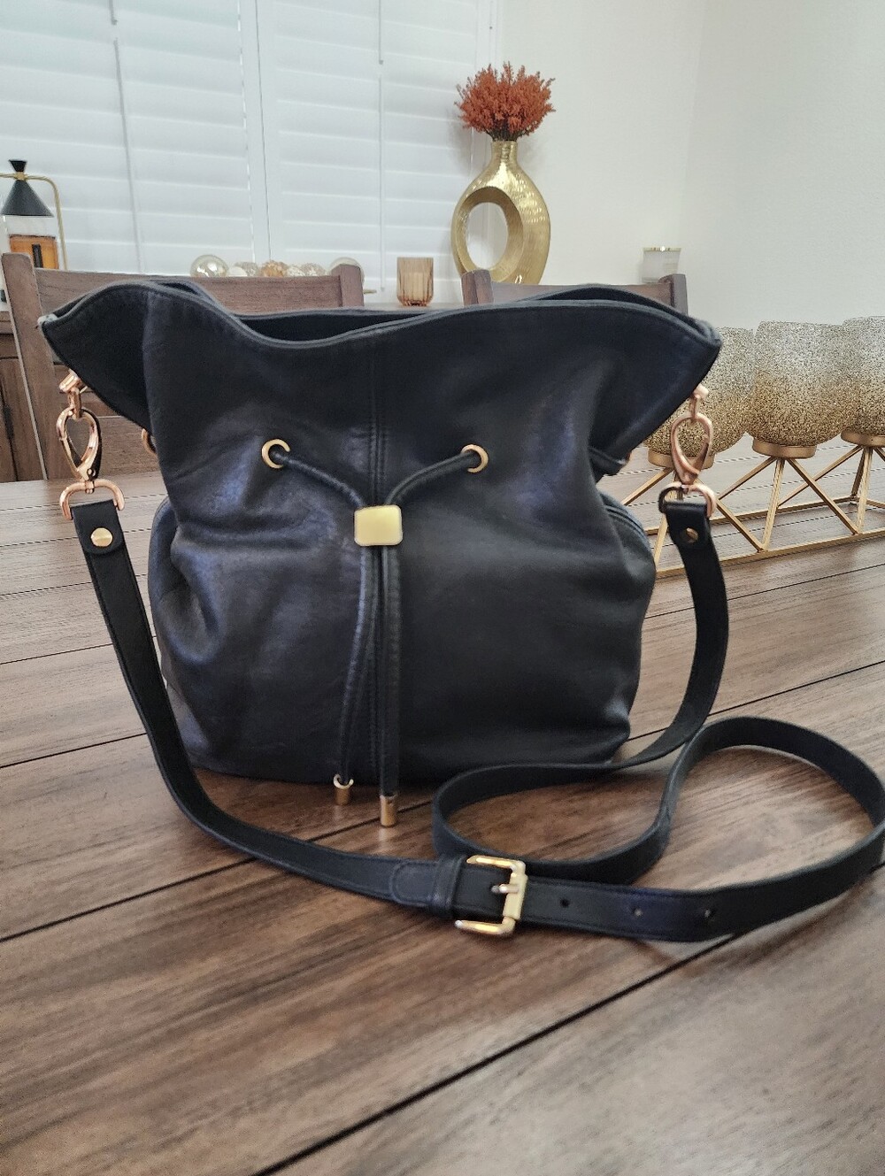 Cache Black Leather Drawstring Bucket Crossbody Bag Made In New York